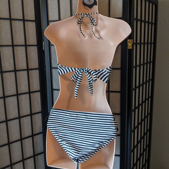 Mossimo High Neck Halter Bikini- Size M - Picture 3 of 4